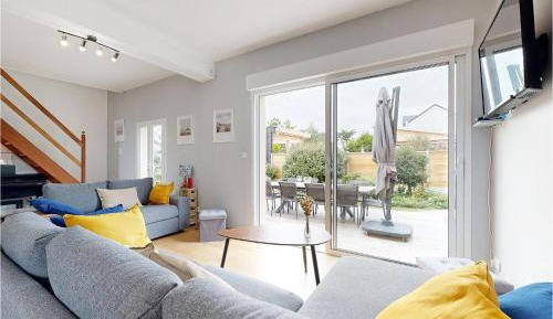 Five-Bedroom Holiday Home