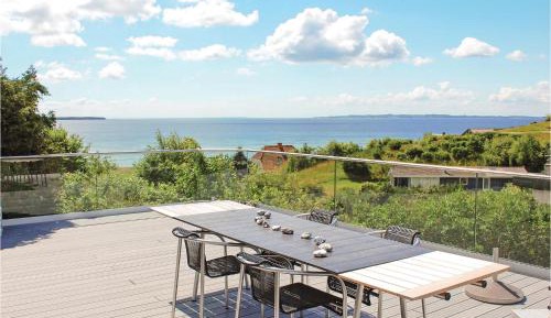 Three-Bedroom Vacation Home 