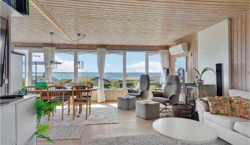 Three-Bedroom Vacation Home 