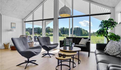 Seven-Bedroom Holiday Home