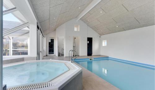 Nine-Bedroom Holiday Home