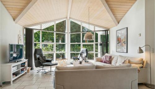 Three-Bedroom Vacation Home 