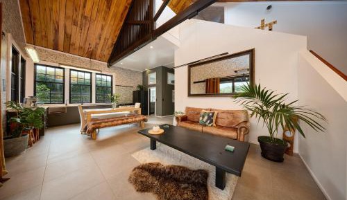 Apartment with Mountain View