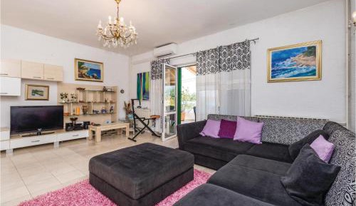 Three-Bedroom Vacation Home 