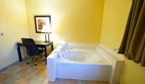 King Suite with Spa Bath