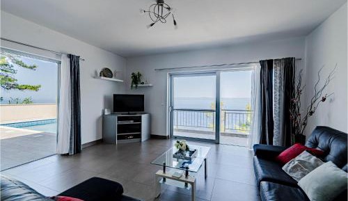 Three-Bedroom Vacation Home 