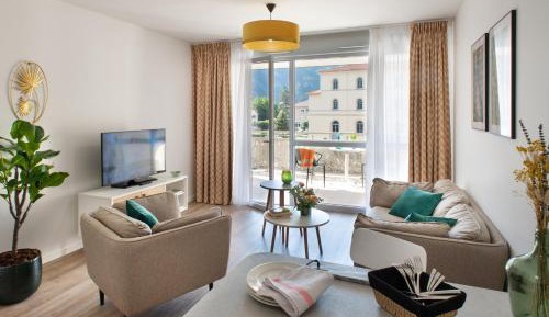 One-Bedroom Apartment with Balcony