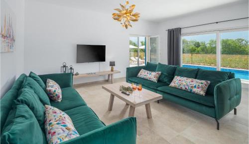 Three-Bedroom Vacation Home 