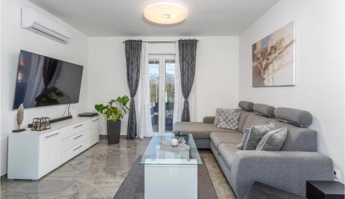Three-Bedroom Vacation Home 