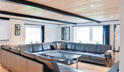 Nine-Bedroom Holiday Home