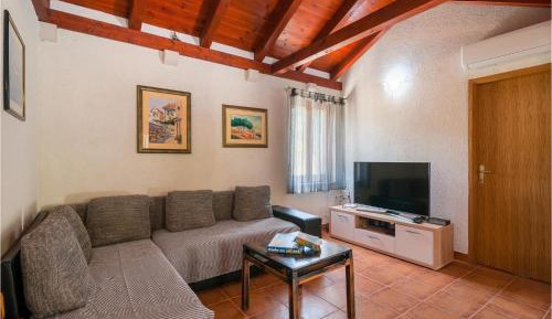 Three-Bedroom Vacation Home 