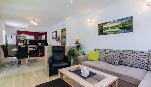 Three-Bedroom Vacation Home 