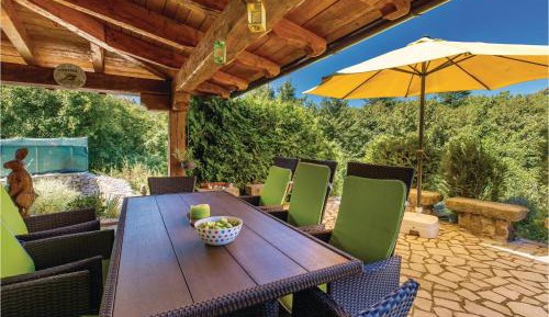 Three-Bedroom Vacation Home 