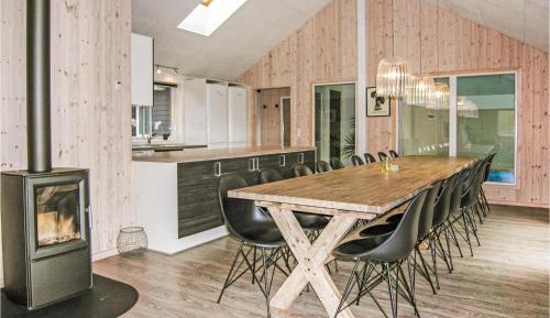 Seven-Bedroom Holiday Home