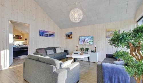 Six-Bedroom Holiday Home