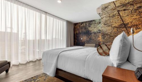 King Tower Room - Non-Smoking