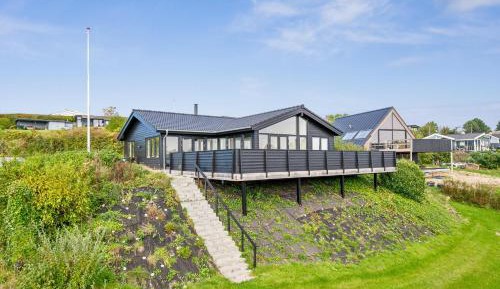 Three-Bedroom Vacation Home 