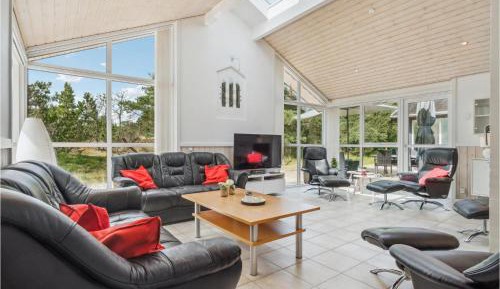 Five-Bedroom Holiday Home
