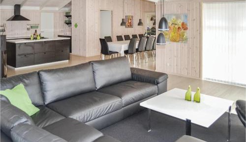 Five-Bedroom Holiday Home