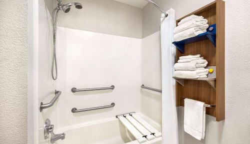 Queen Room - Disability Access/Non-Smoking