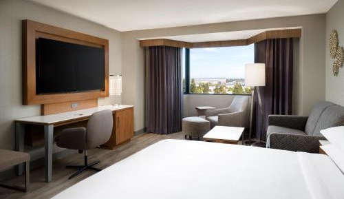 1 King Bed, Concierge Lounge Access, Sofa Bed, High Floor, Guest Room