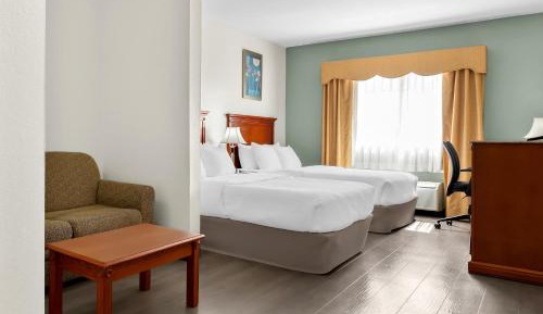 Room with Two Queen Beds / Non-Smoking