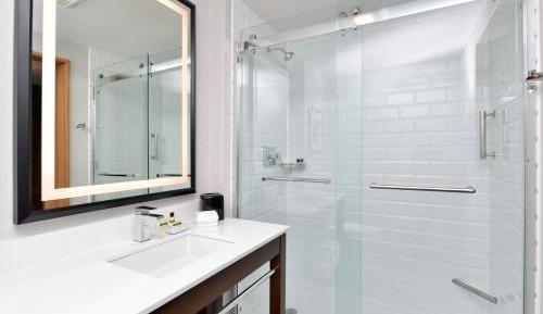 King Room with Bathtub and Sofa Bed - Mobility Access
