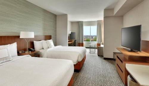 One-Bedroom Queen Suite