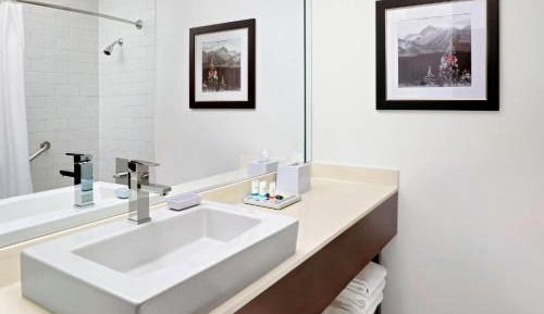 Guest room, 1 King, Balcony