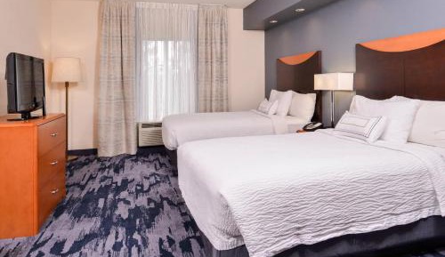 Double Room with Two Double Beds and Adapted Tub – Mobility and Hearing Accessible