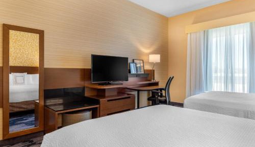 Queen Room with Two Queen Beds and Bathtub - Mobility Access
