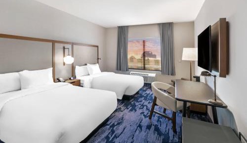 Queen Room with Two Queen Beds and Roll-In Shower - Mobility Access