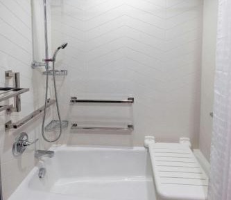 Queen Suite with Two Queen Beds, Sofa Bed and Bathtub - Hearing Accessible/Mobility Access