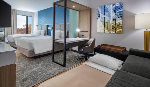 Queen Suite with Trundle Bed - Hearing Accessible