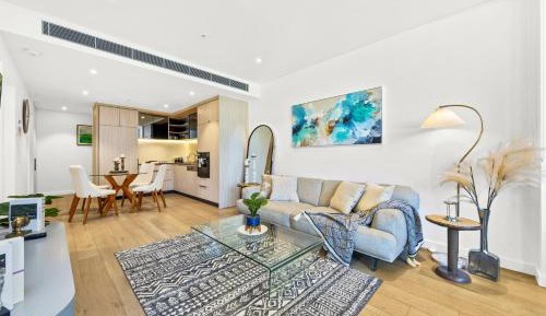 Two-Bedroom Deluxe Apartment with Balcony