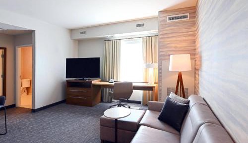 1 Bedroom Suite, 1 King, Sofa bed