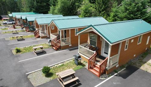 Couples Cabin with Jetted Tub
