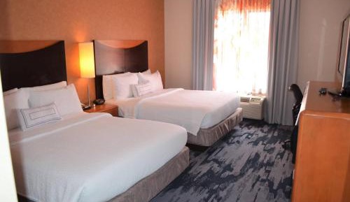 Queen Room with Two Queen Beds and Roll-In Shower - Mobility Access/Hearing Accessible