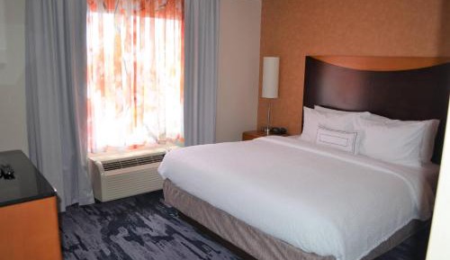 King Room with Bathtub - Mobility Access/Hearing Accessible