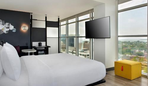 Aloft Corner View, Guest room, 1 King, Corner room