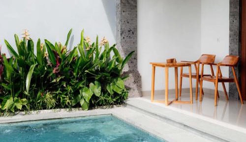 Villa with Garden View