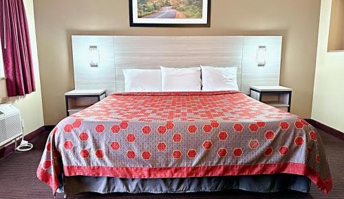 King Suite - Non-Smoking