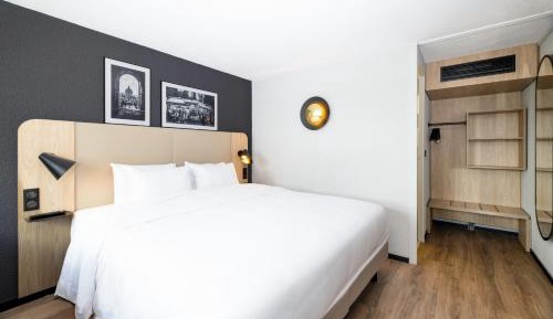 Superior Room 1 King Bed