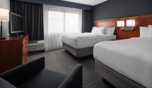 Suite, 2 Queen, Sofa bed