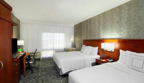 Queen Room with Two Queen Beds - Hearing Accessible