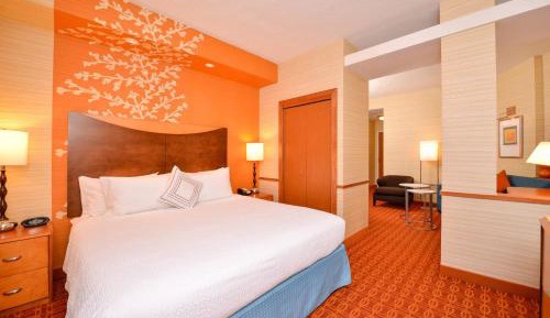 King Suite with Sitting Area, Transfer Shower and Sofa Bed - Mobility Access/Communication Assistance