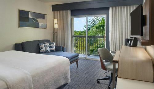 King Room with Sofa Bed and Balcony