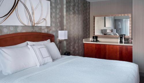 Larger Guest room, 1 King