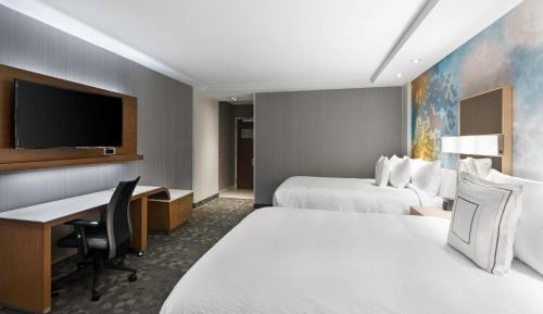 Queen Room with Two Queen Beds and Bathtub - Mobility Access
