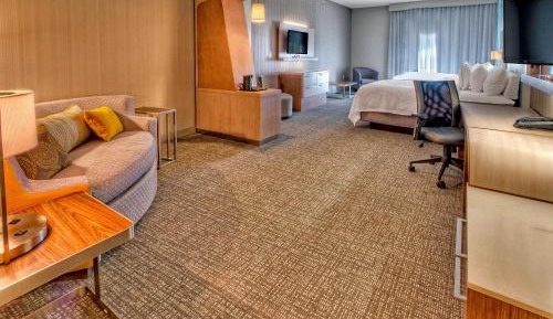Queen Suite with Two Queen Beds, Bathtub and Sofa Bed - Mobility Access/Hearing Accessible